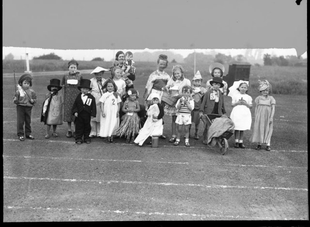 VE Day fancy dress at Norcot Road, Reading
