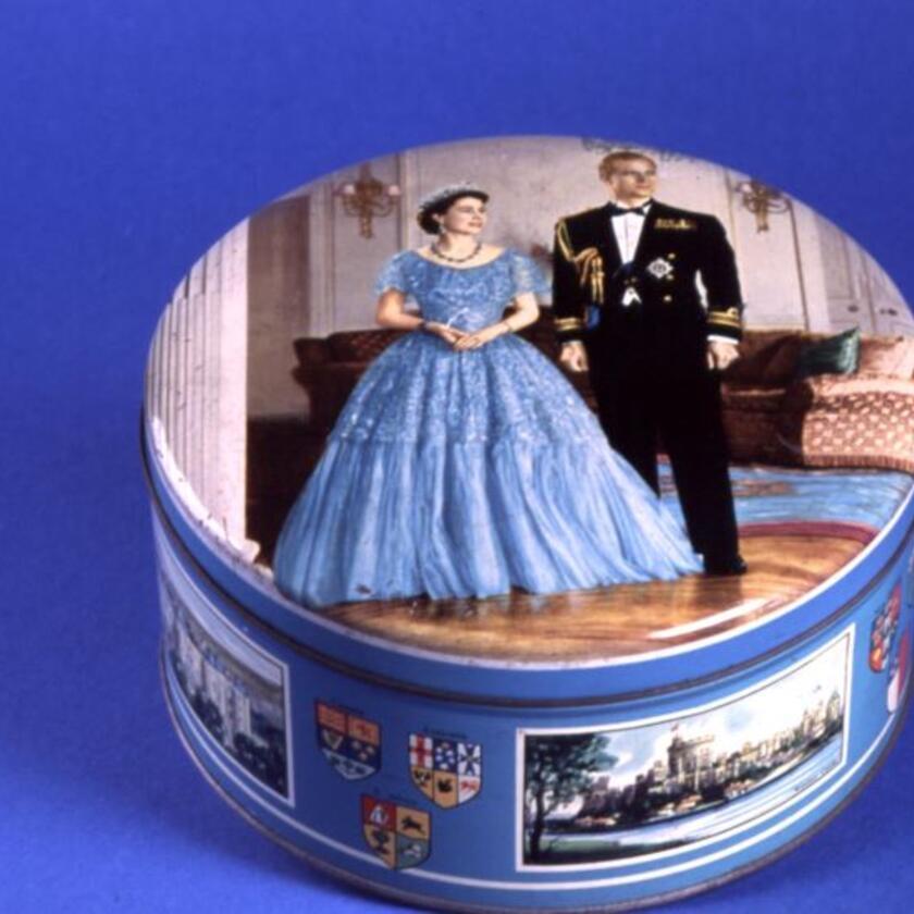 Huntley & Palmers Coronation Tin, 1953. (Object number REDMG : 1992.2.401).
