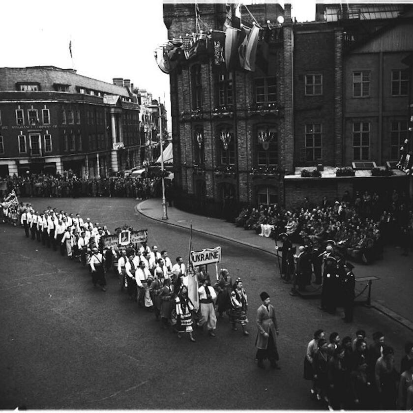 Reading’s Ukrainian community took part in the parade to celebrate the coronation of Queen Elizabeth II, 2 June 1953 (object no. 1980.36.B655.4c) 
